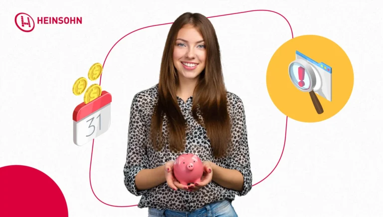 mujer sosteniendo una alcancia simulando ahorro