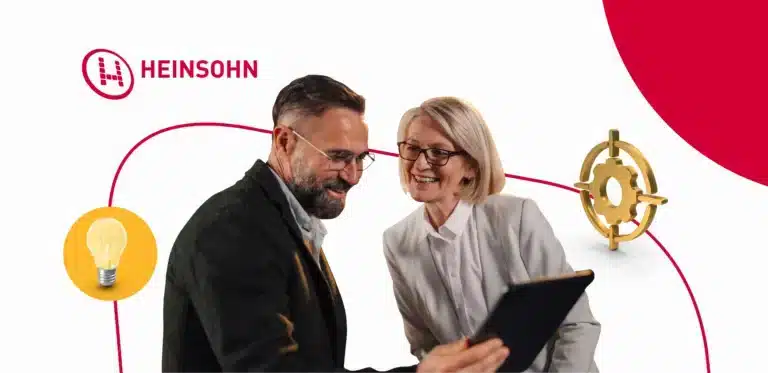 personas revisando su fondo de pensiones