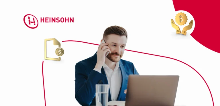 hombre de negocios revisando documentacion de creditos