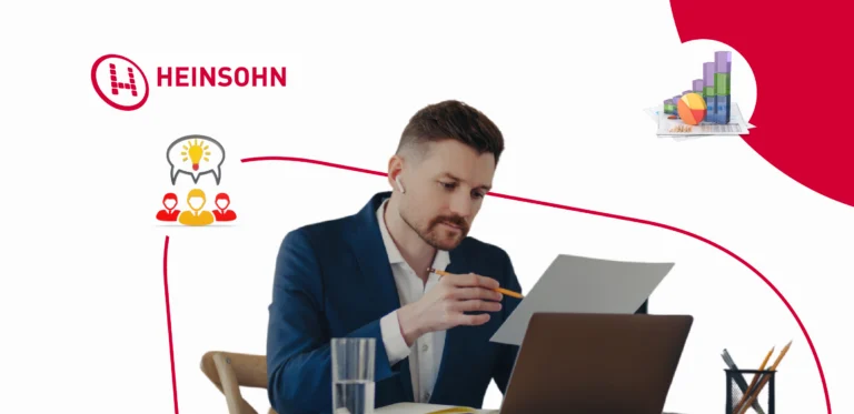 hombre analizando documentos de inversion